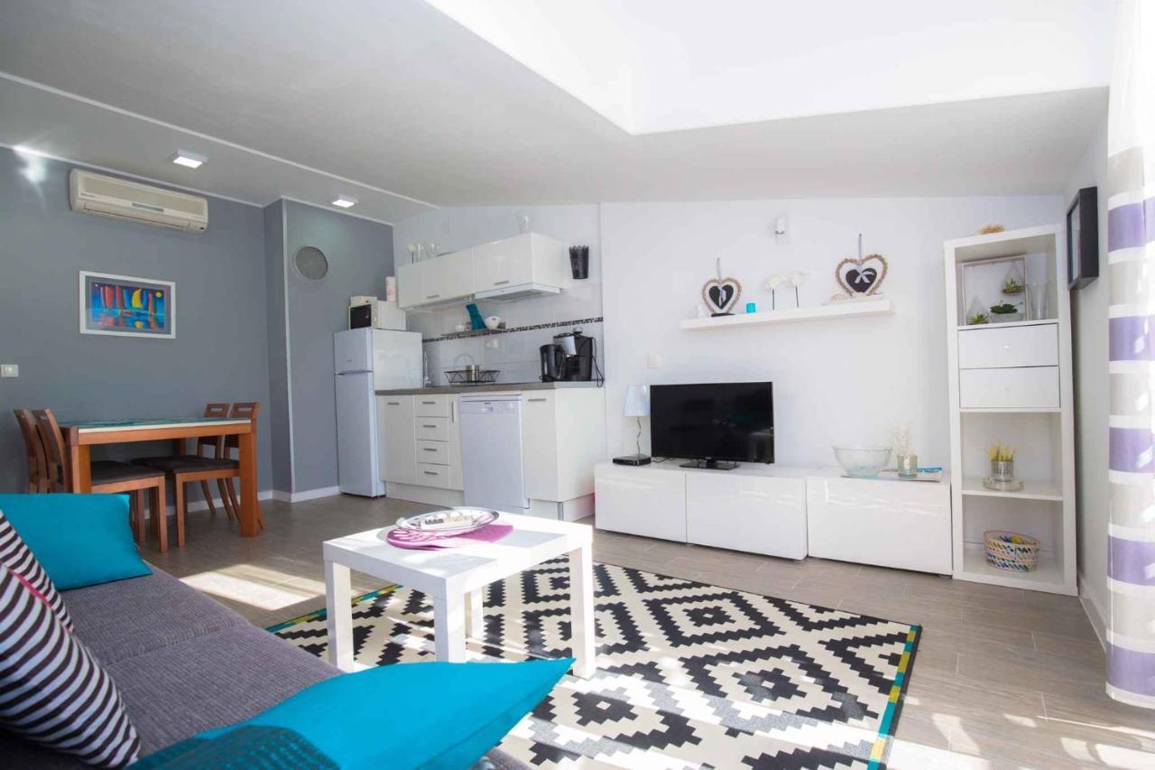 Apartments In Rogoznica 36019 Bagian luar foto