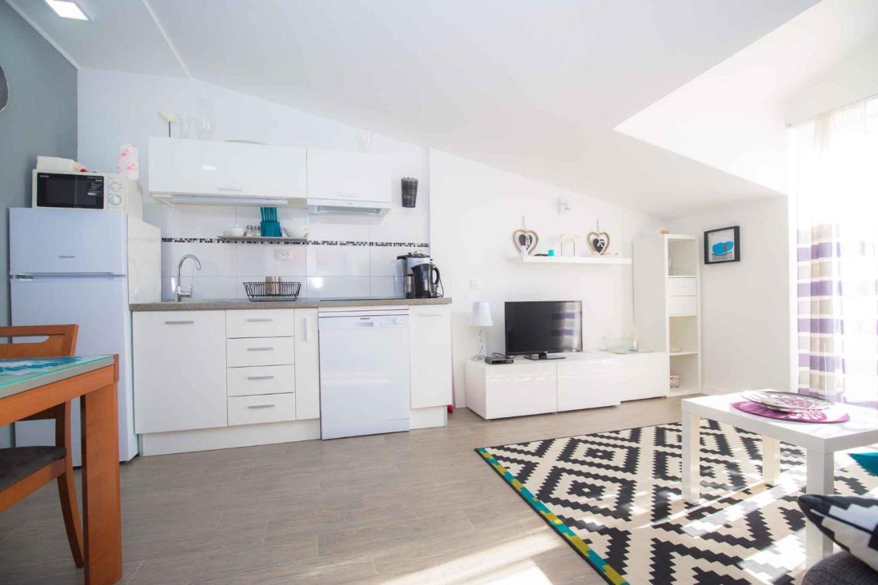 Apartments In Rogoznica 36019 Bagian luar foto