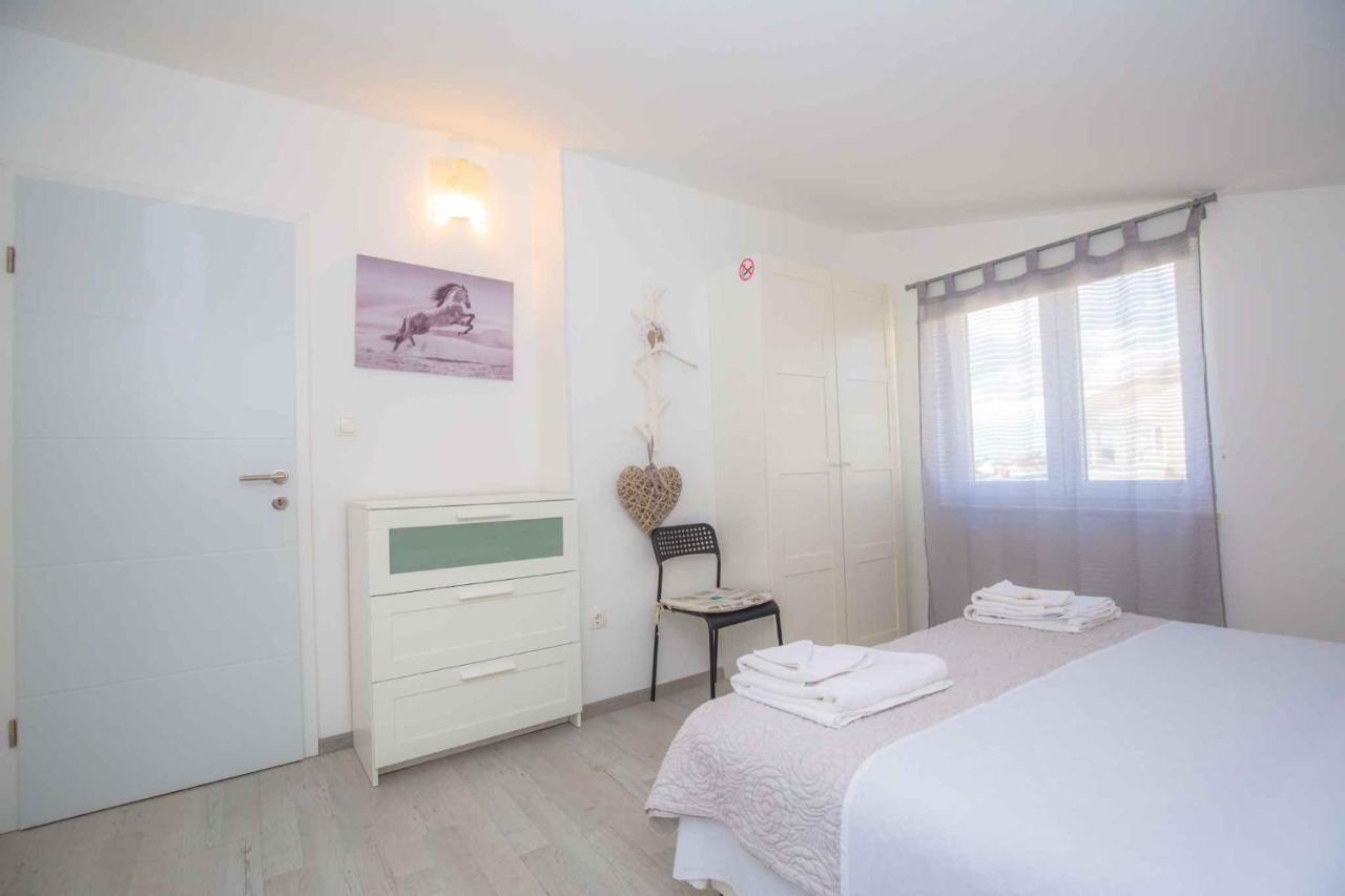 Apartments In Rogoznica 36019 Bagian luar foto