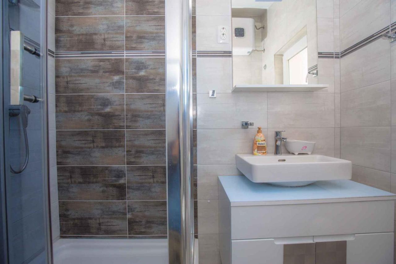 Apartments In Rogoznica 36019 Bagian luar foto