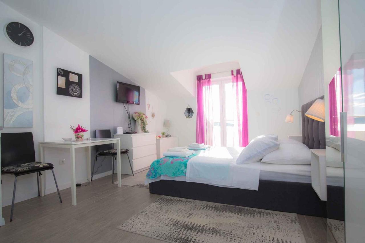Apartments In Rogoznica 36019 Bagian luar foto