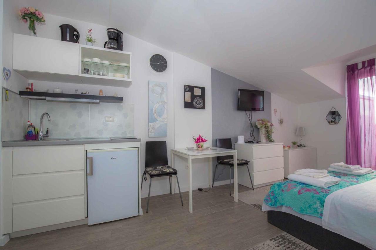Apartments In Rogoznica 36019 Bagian luar foto