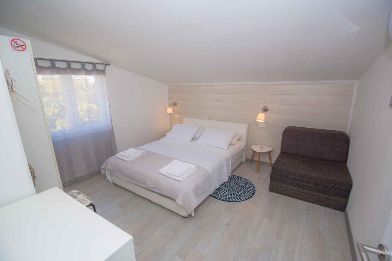 Apartments In Rogoznica 36019 Bagian luar foto