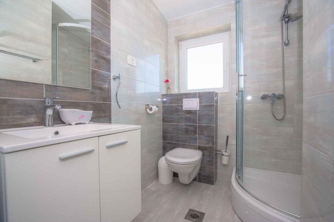 Apartments In Rogoznica 36019 Bagian luar foto