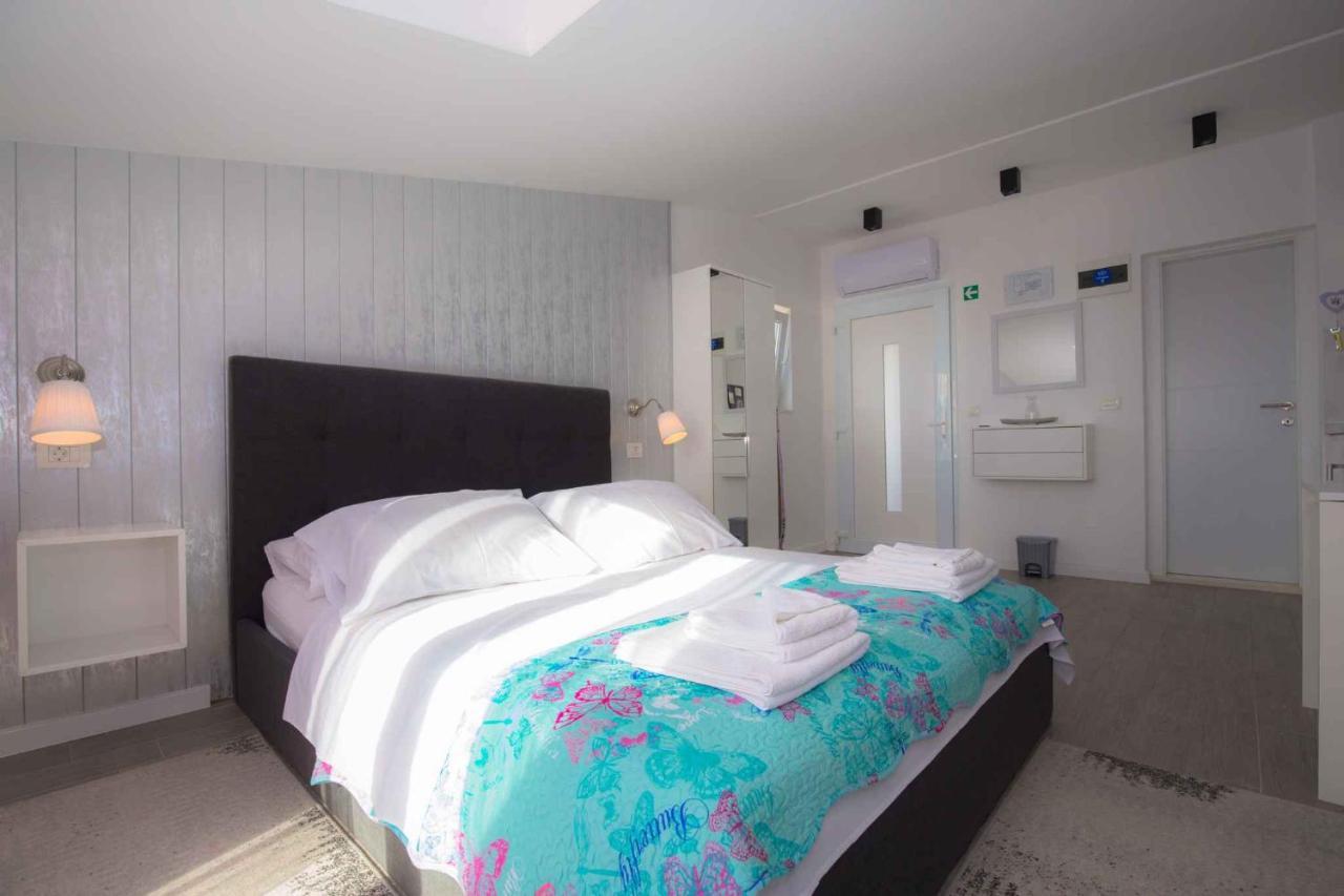 Apartments In Rogoznica 36019 Bagian luar foto