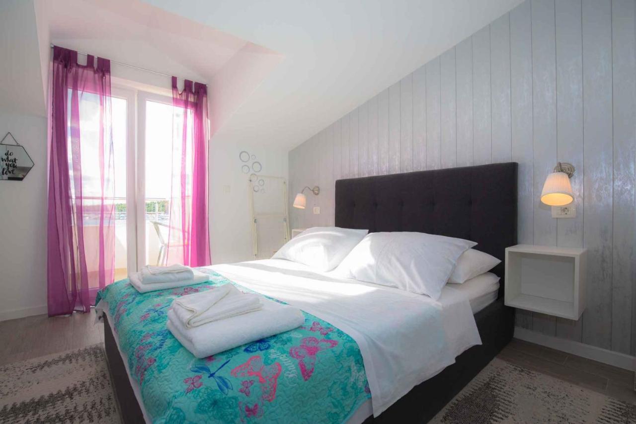 Apartments In Rogoznica 36019 Bagian luar foto