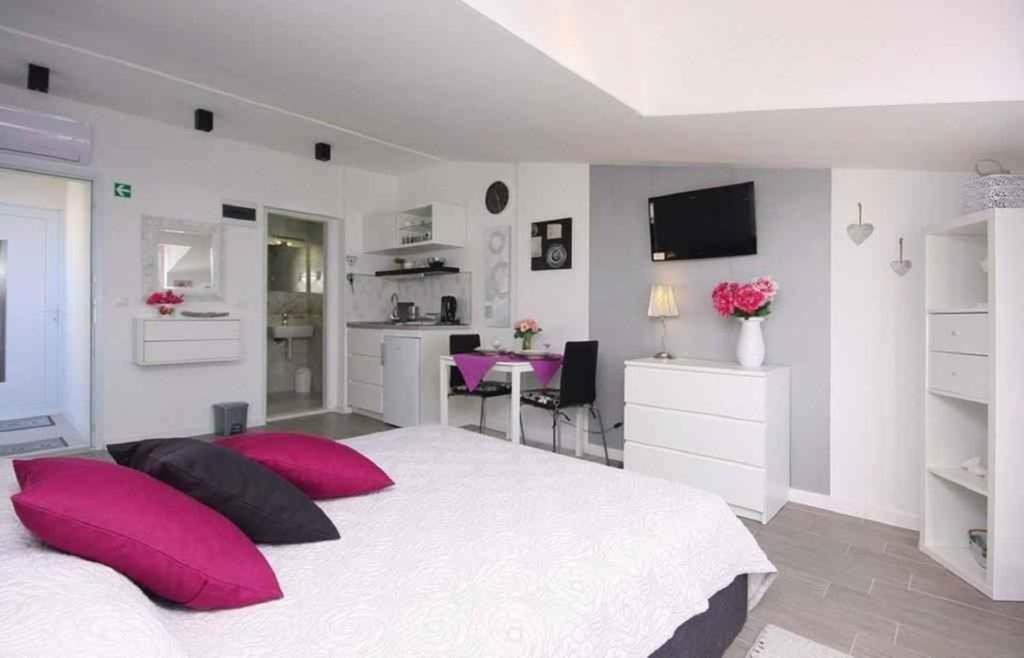 Apartments In Rogoznica 36019 Bagian luar foto
