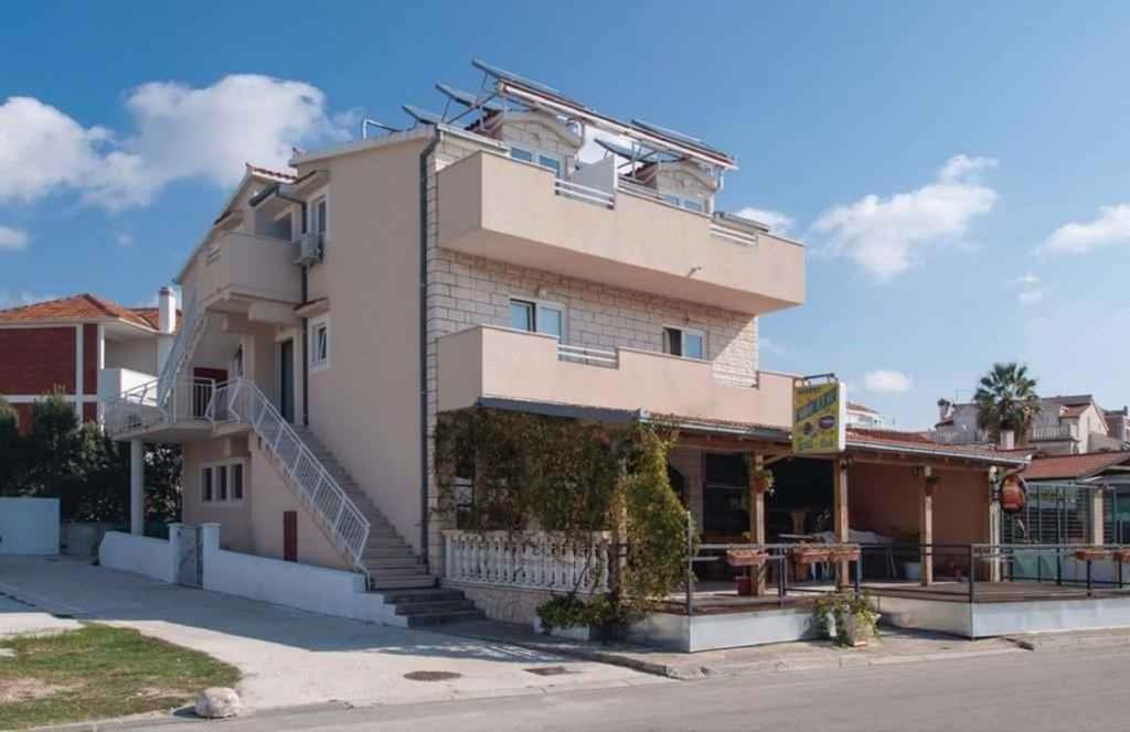 Apartments In Rogoznica 36019 Bagian luar foto