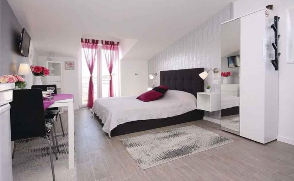Apartments In Rogoznica 36019 Bagian luar foto