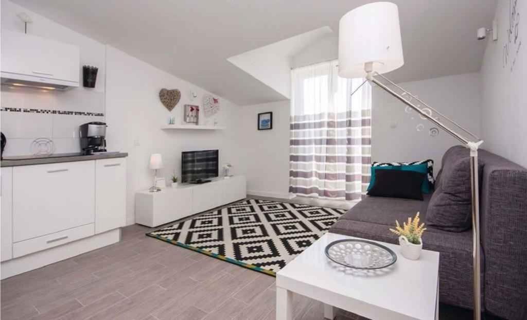 Apartments In Rogoznica 36019 Bagian luar foto